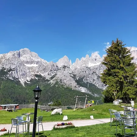 Rifugio La Montanara Lodge *